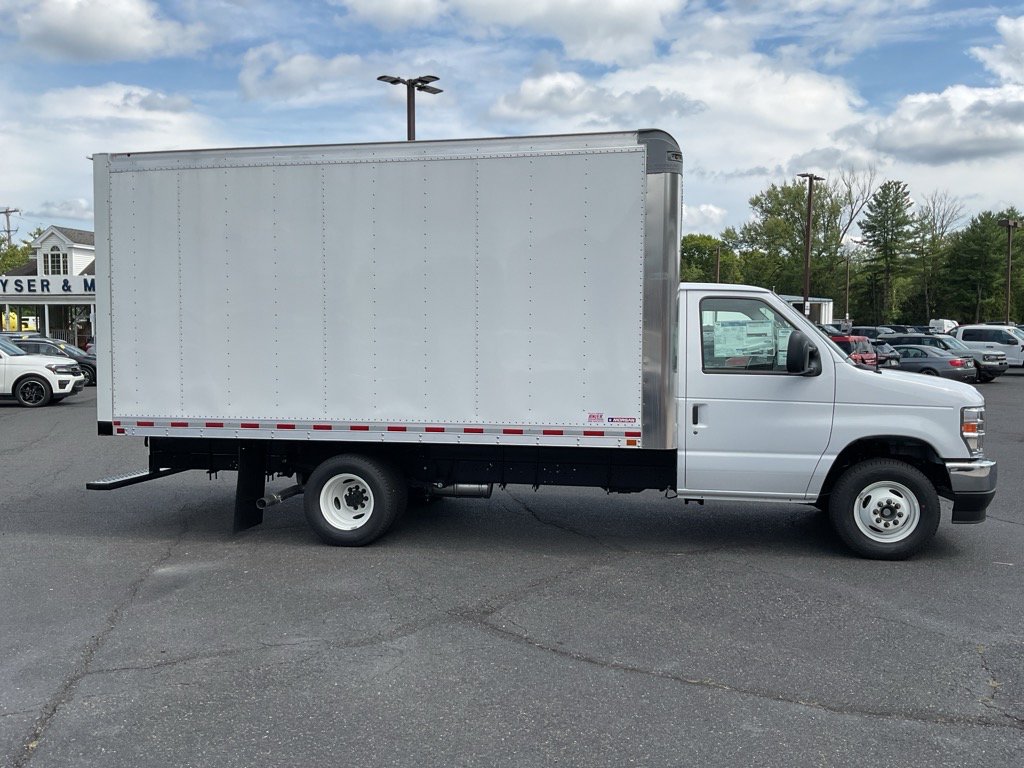 New 2025 Ford E-350 and Econoline 350 Super Duty w/ Driver's Safety Package RWD image 4