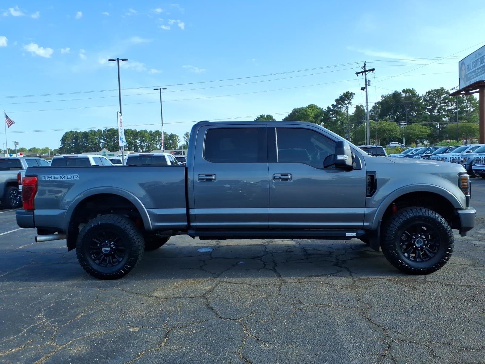 Used 2022 Ford F250 Lariat w/ Tremor Off-Road Package AWD/4WD image 3