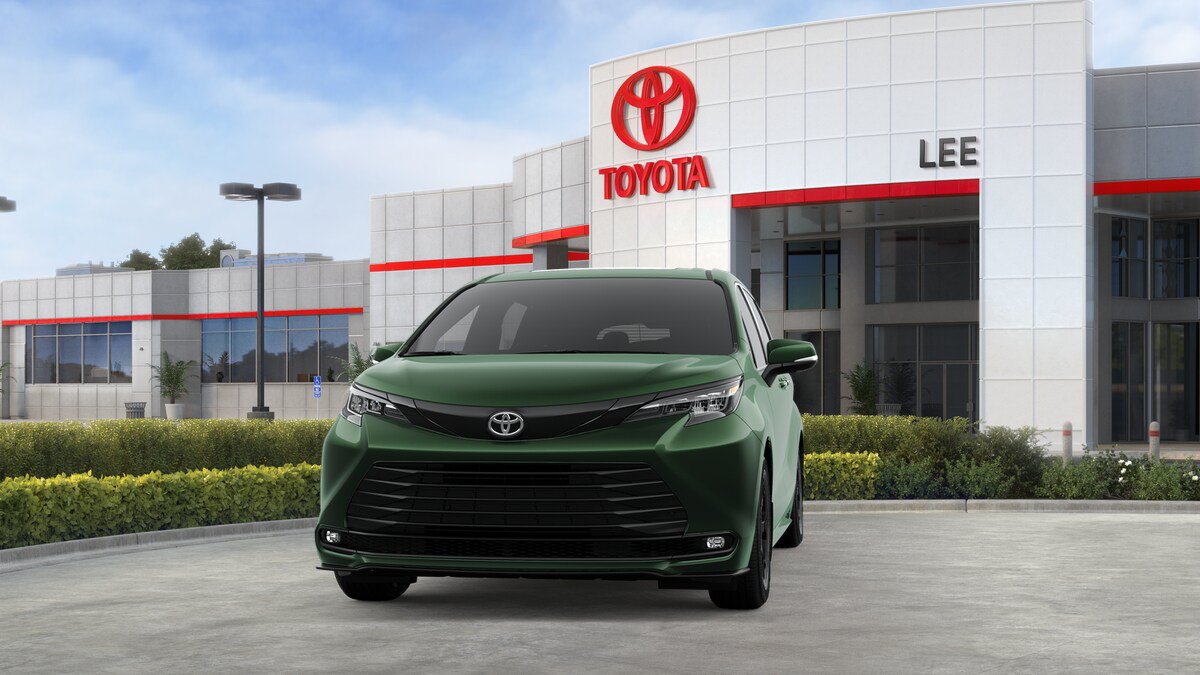 New 2026 Toyota Sienna XLE Woodland Edition AWD/4WD image 18