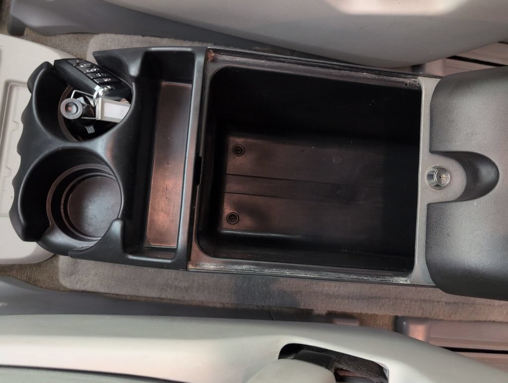 Used 2013 Toyota Sienna L FWD image 37