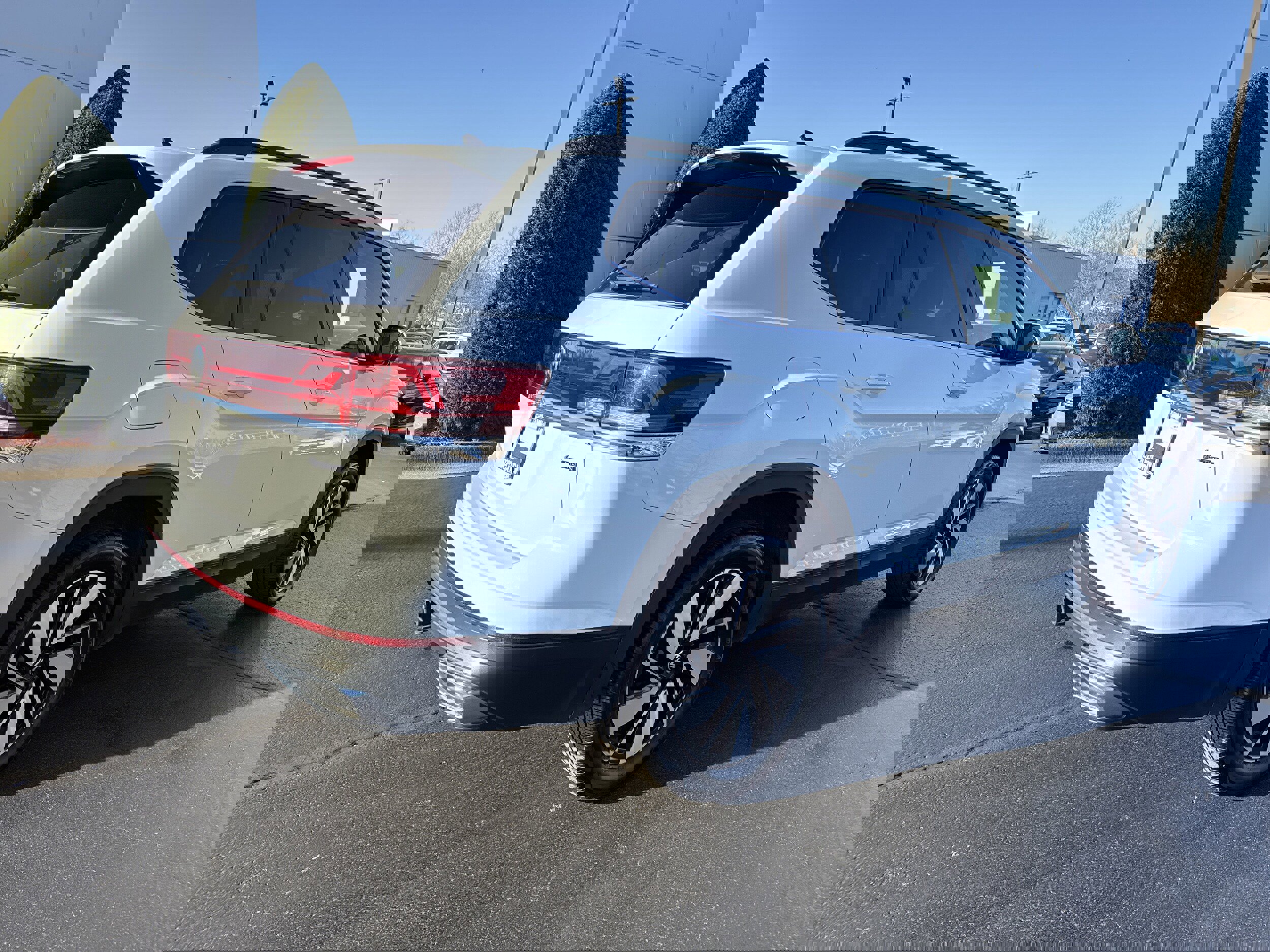 Used 2025 Volkswagen Atlas SE image 4