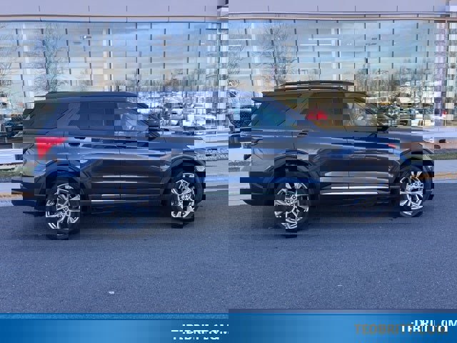 Certified 2024 Ford Explorer XLT w/ Equipment Group 202A image 9