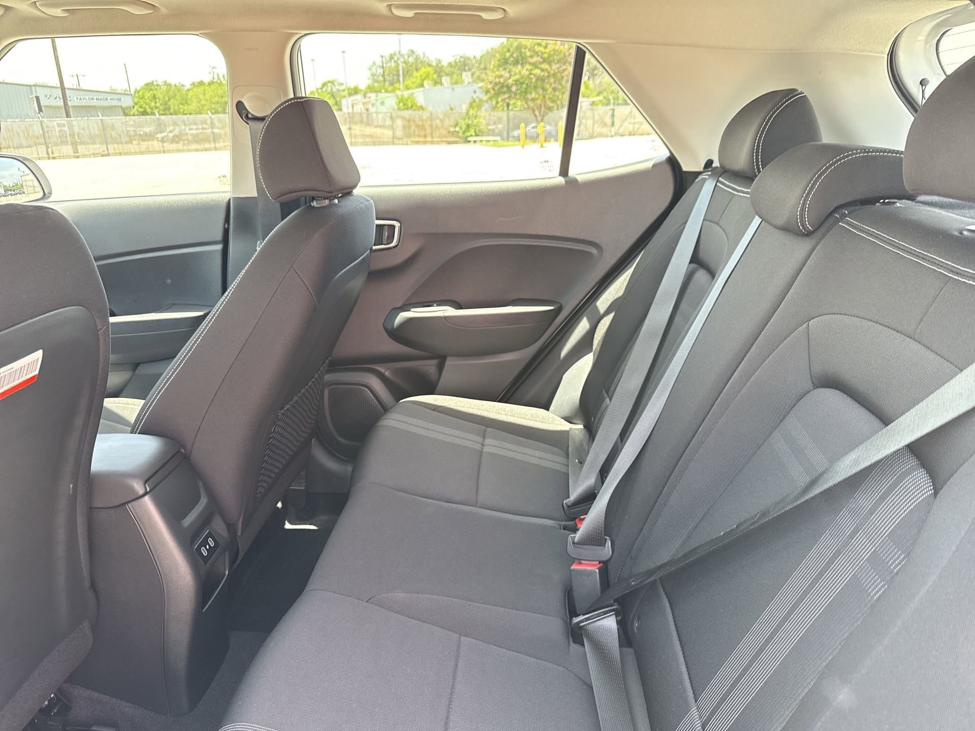 Used 2025 Hyundai Venue SEL FWD image 25