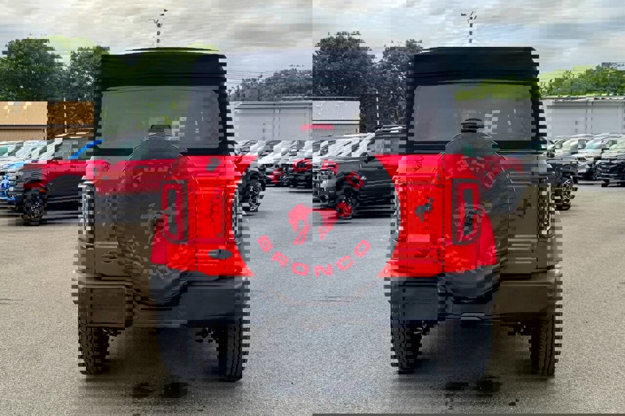 Used 2023 Ford Bronco Outer Banks image 4