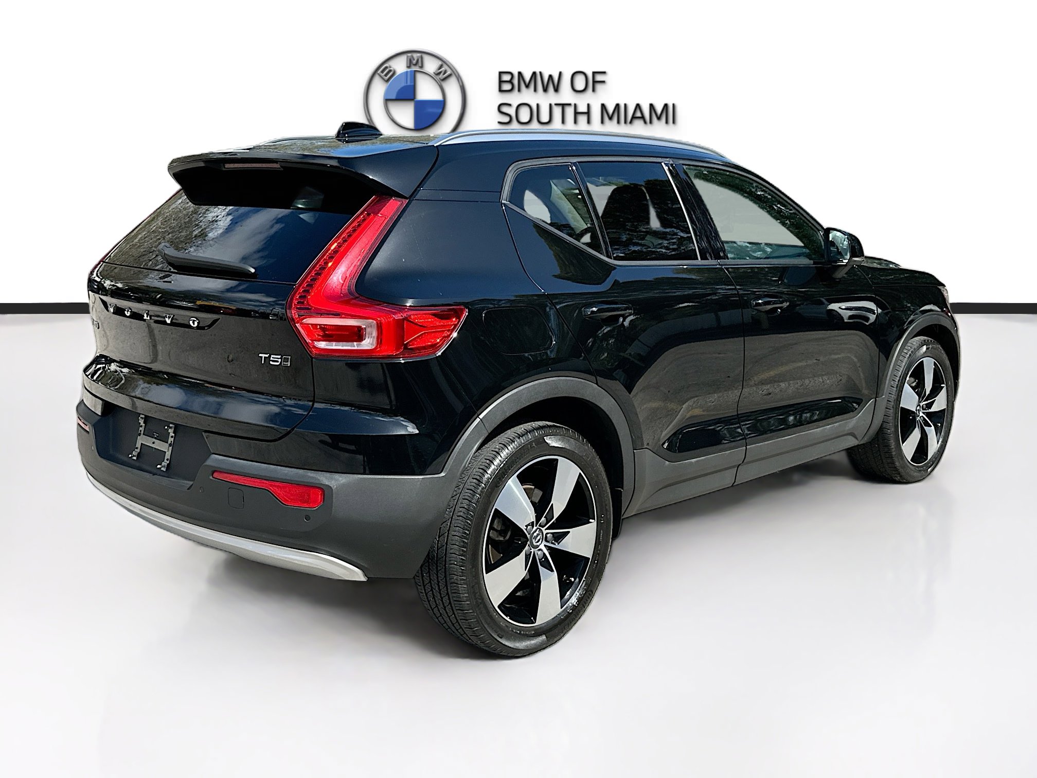 Used 2020 Volvo XC40 T5 Momentum w/ Protection Package Premier image 7