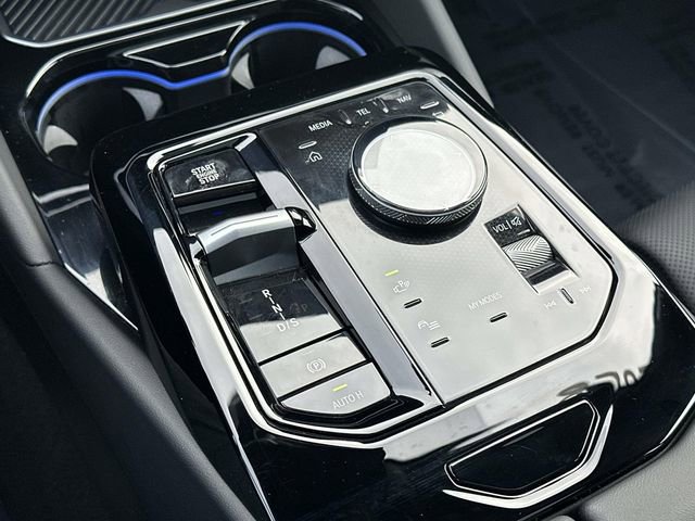 Used 2026 BMW 550e xDrive w/ Premium Package image 35