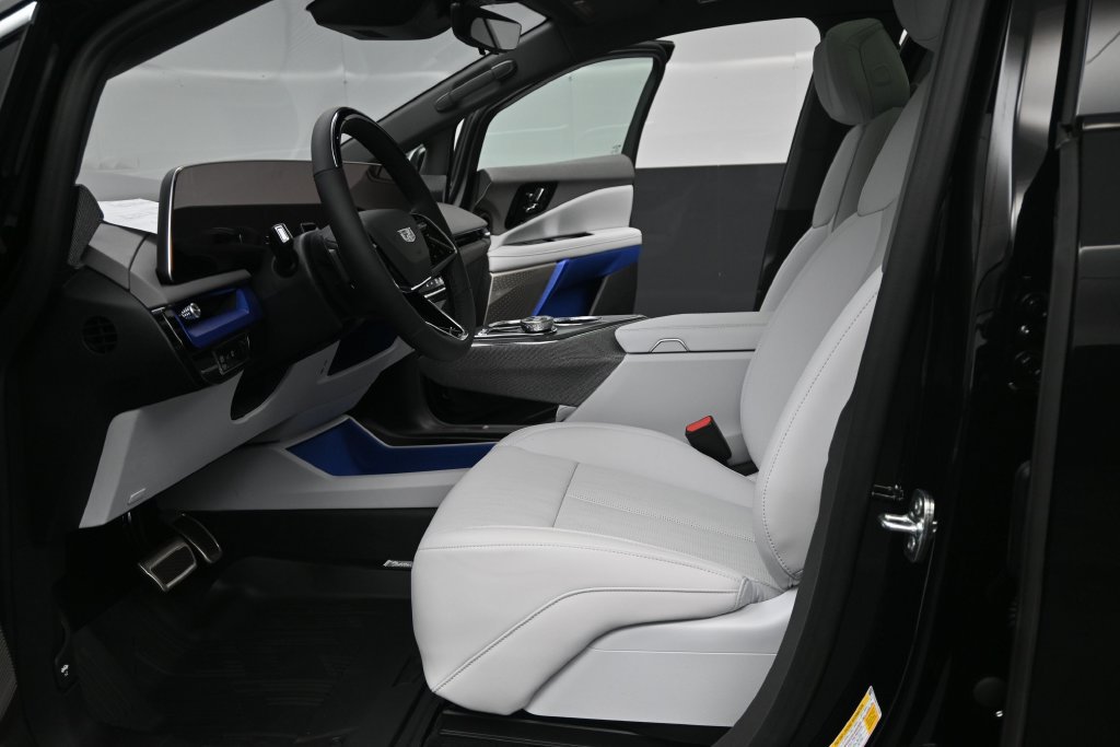 New 2027 Cadillac Optiq Premium Luxury w/ LPO, Floor Liner Package AWD/4WD image 10