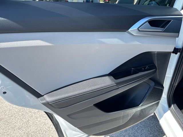 Used 2025 Volkswagen Taos SE image 37