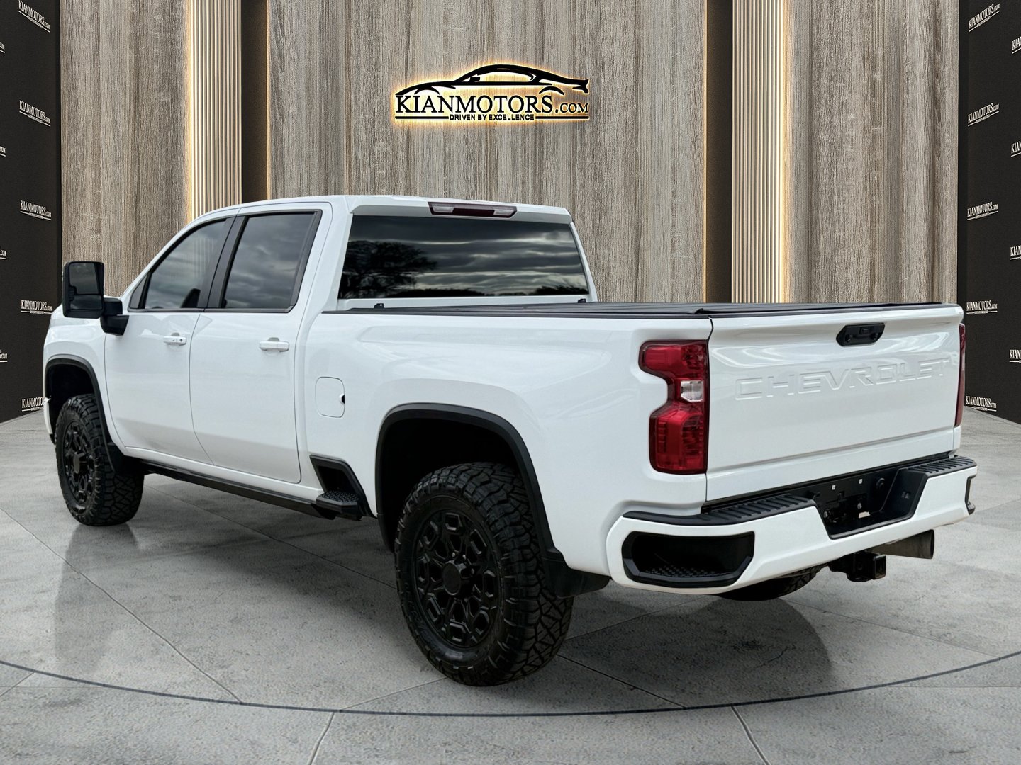 Used 2024 Chevrolet Silverado 2500 LT AWD/4WD image 9