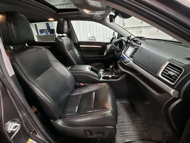 Used 2017 Toyota Highlander XLE image 29