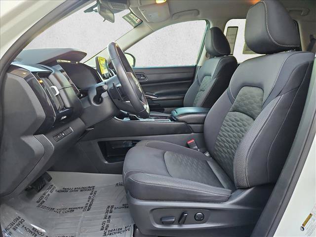 Used 2024 Nissan Pathfinder SV w/ Black Appearance Package FWD image 15