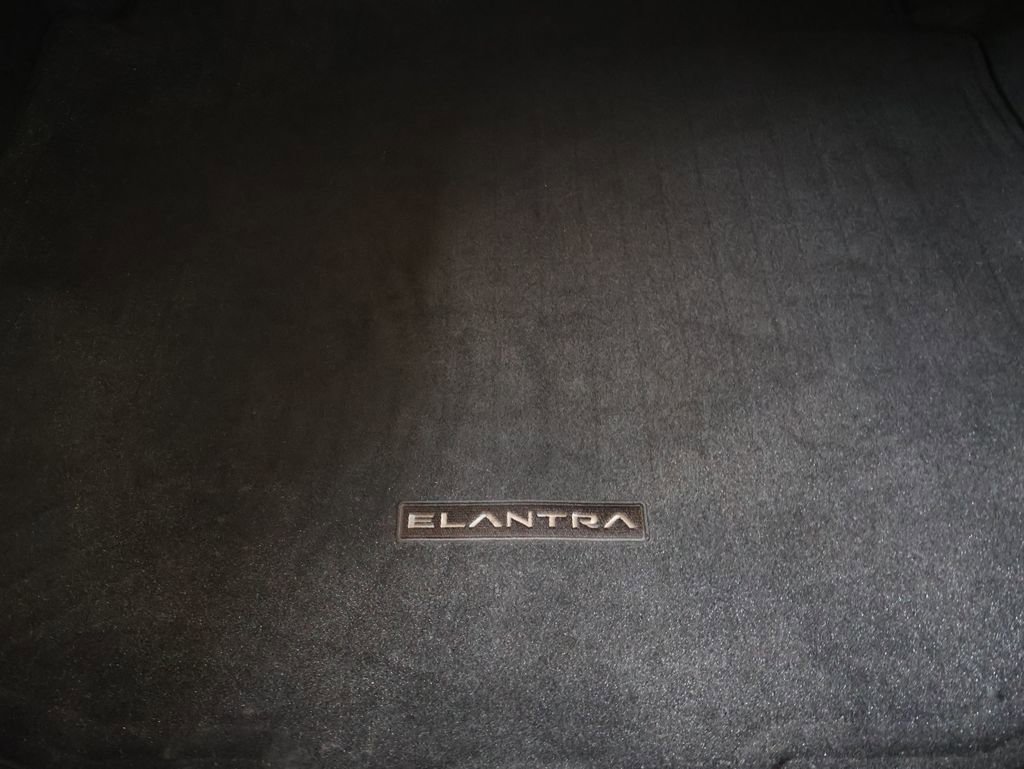Used 2021 Hyundai Elantra SE w/ Cargo Package image 13
