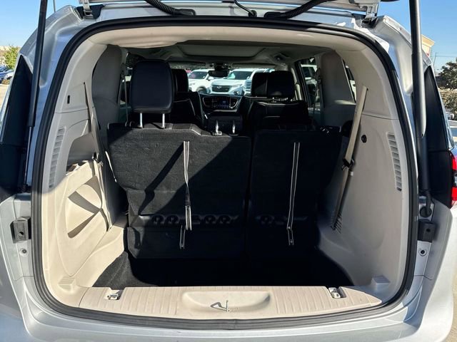 Used 2023 Chrysler Pacifica Limited image 12
