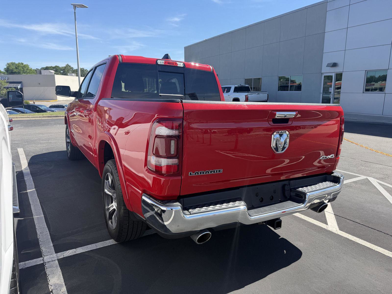 Used 2022 RAM 1500 Laramie AWD/4WD image 5