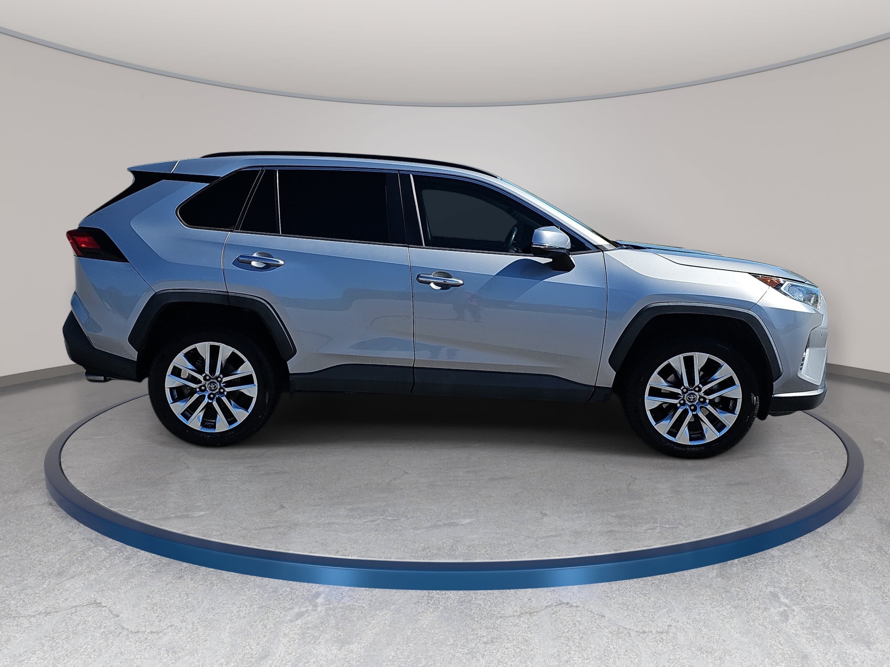 Used 2019 Toyota RAV4 Limited FWD image 4