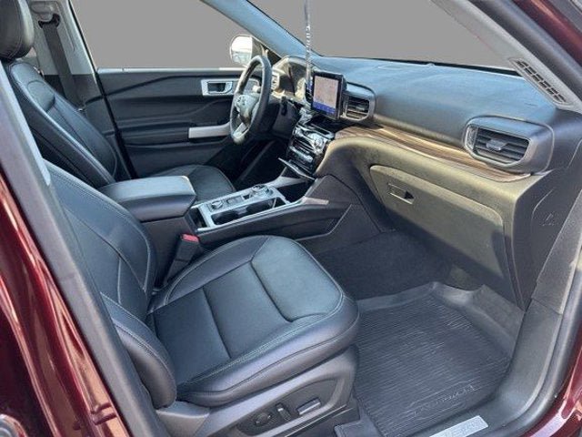 Certified 2022 Ford Explorer Limited w/ Equipment Group 301A AWD/4WD image 3
