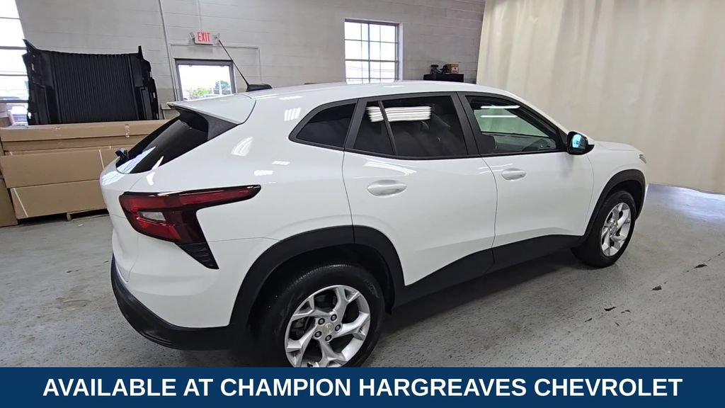 Used 2024 Chevrolet Trax LS w/ LS Convenience Package FWD image 10