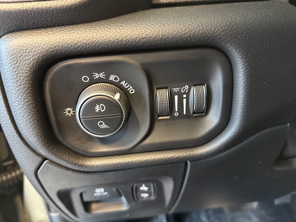 New 2026 RAM 1500 4x4 Crew Cab image 15