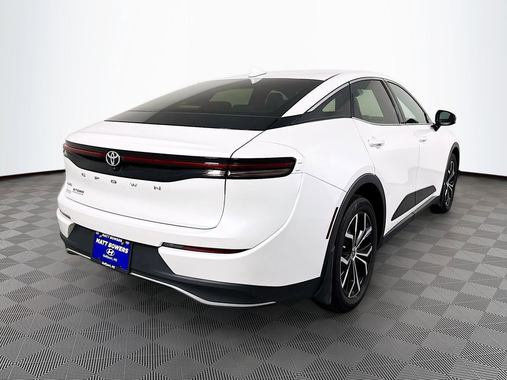 Used 2023 Toyota Crown XLE image 5