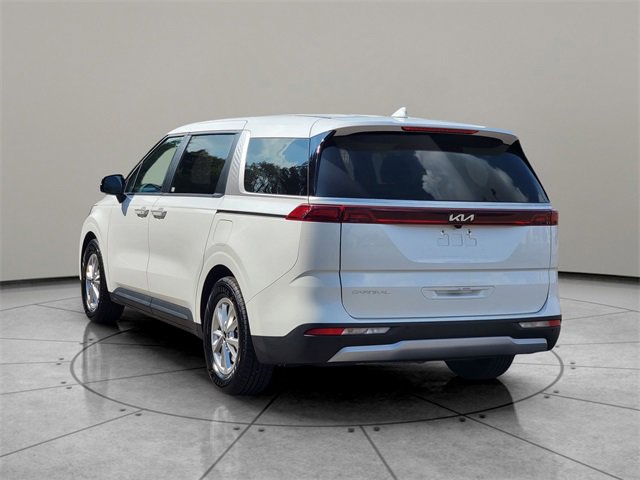 Used 2023 Kia Carnival LX image 10