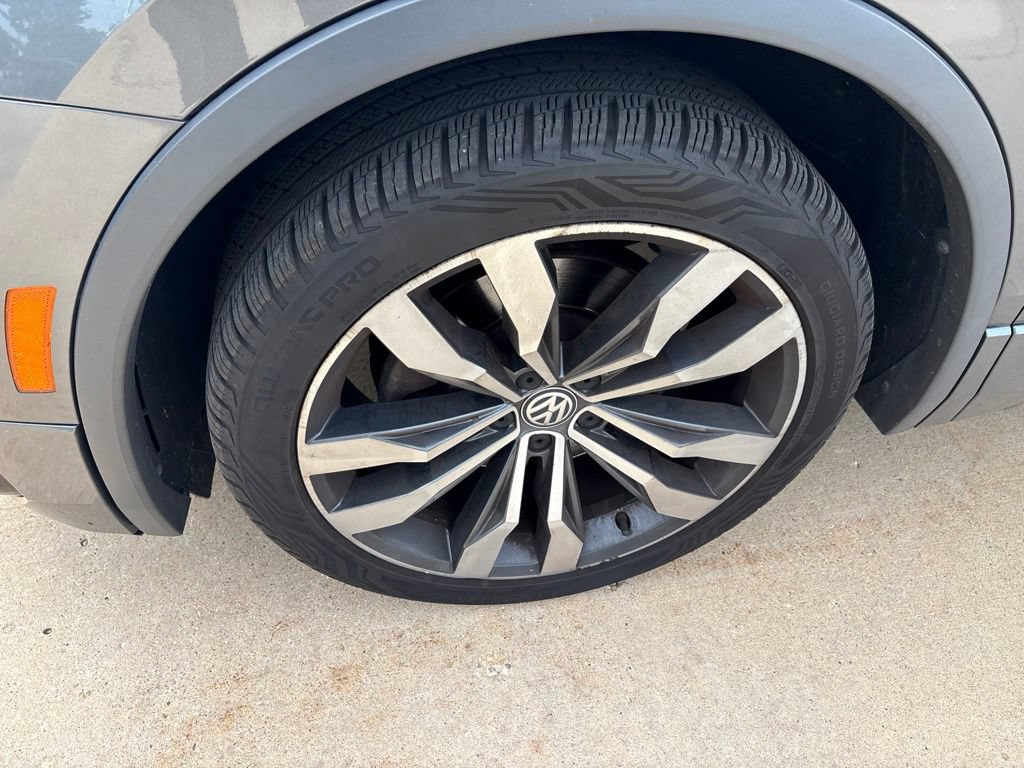 Used 2018 Volkswagen Tiguan SEL Premium w/ R-Line Package FWD image 10