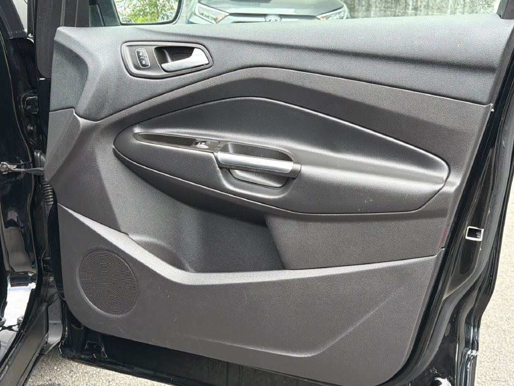 Used 2018 Ford Escape Titanium w/ Ford Safe & Smart Package AWD/4WD image 14