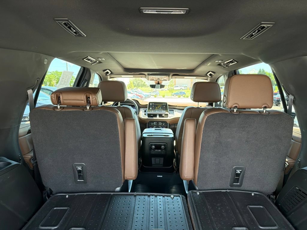 Used 2022 Chevrolet Tahoe High Country w/ Premium Package 2 AWD/4WD image 15