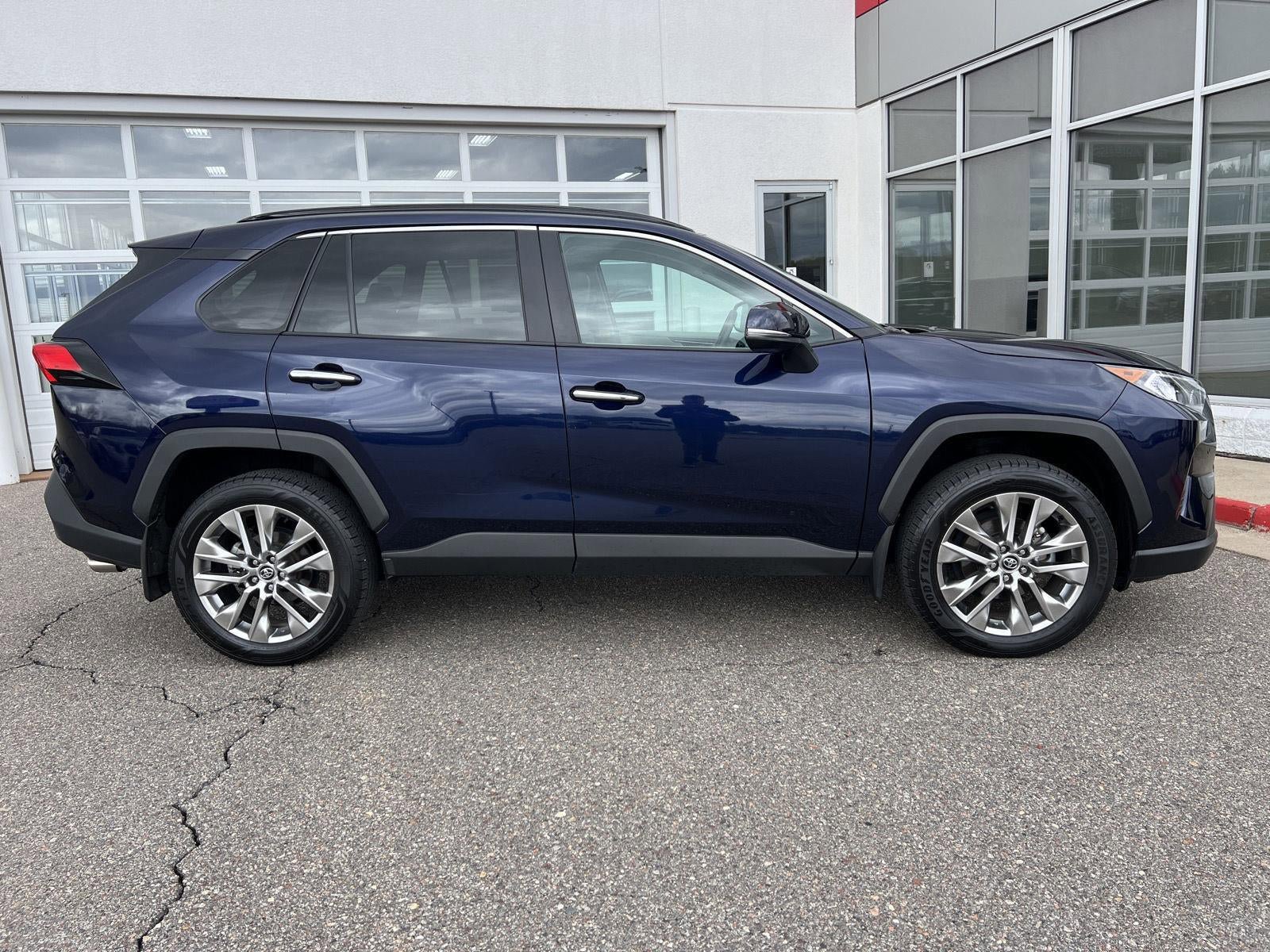 Used 2020 Toyota RAV4 Limited w/ Limited Grade Weather Package AWD/4WD image 18