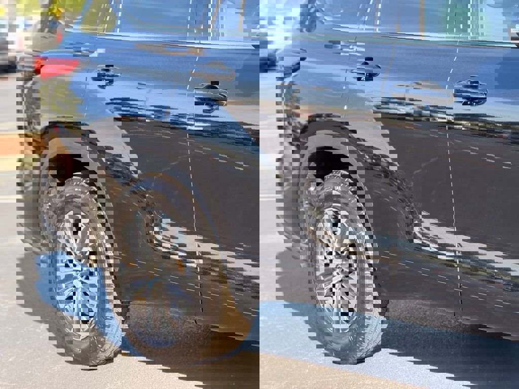 Used 2022 Toyota Highlander XLE image 9