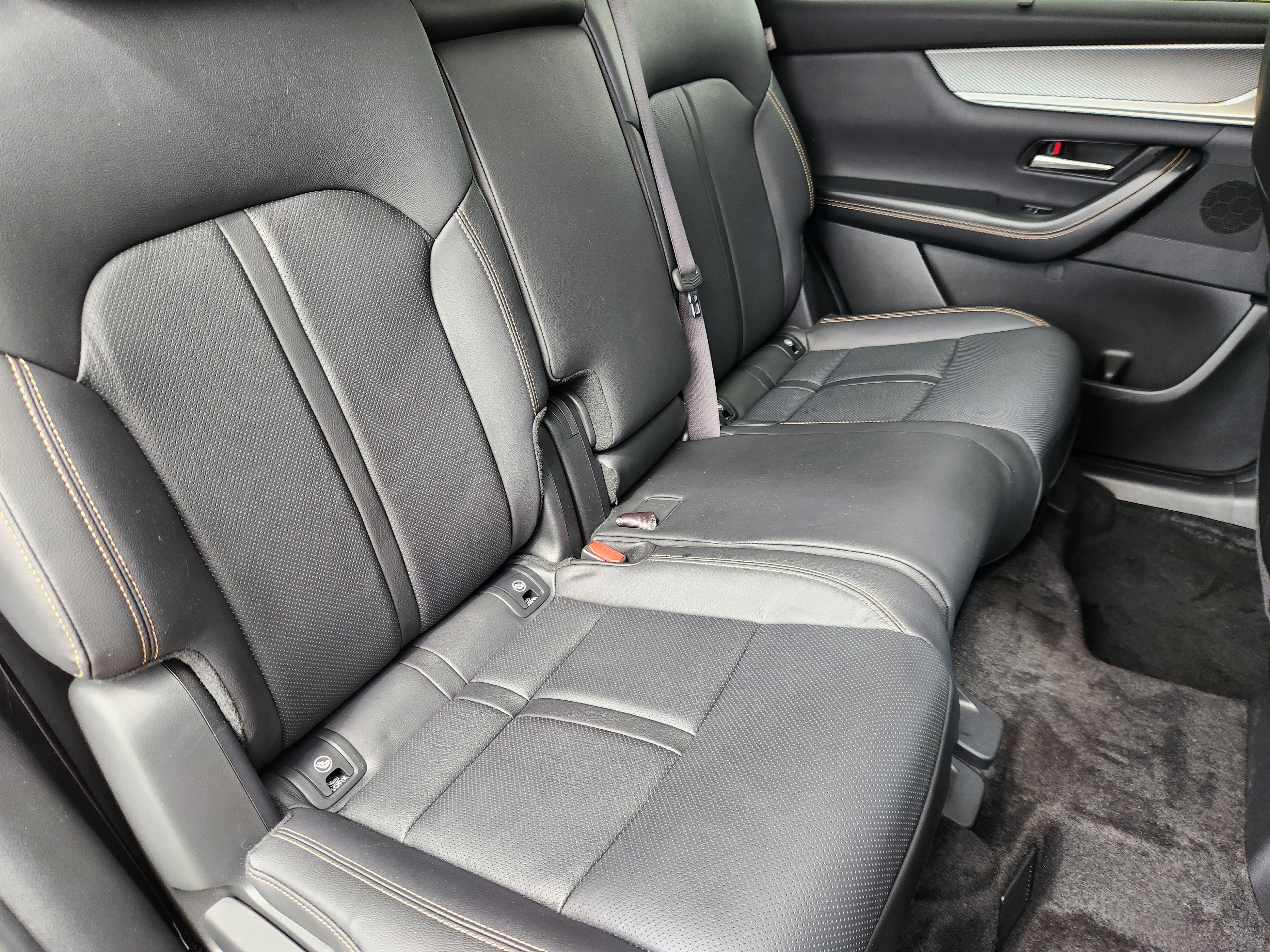 Certified 2024 MAZDA CX-90 Plug-In Hybrid w/ Preferred AWD/4WD image 17