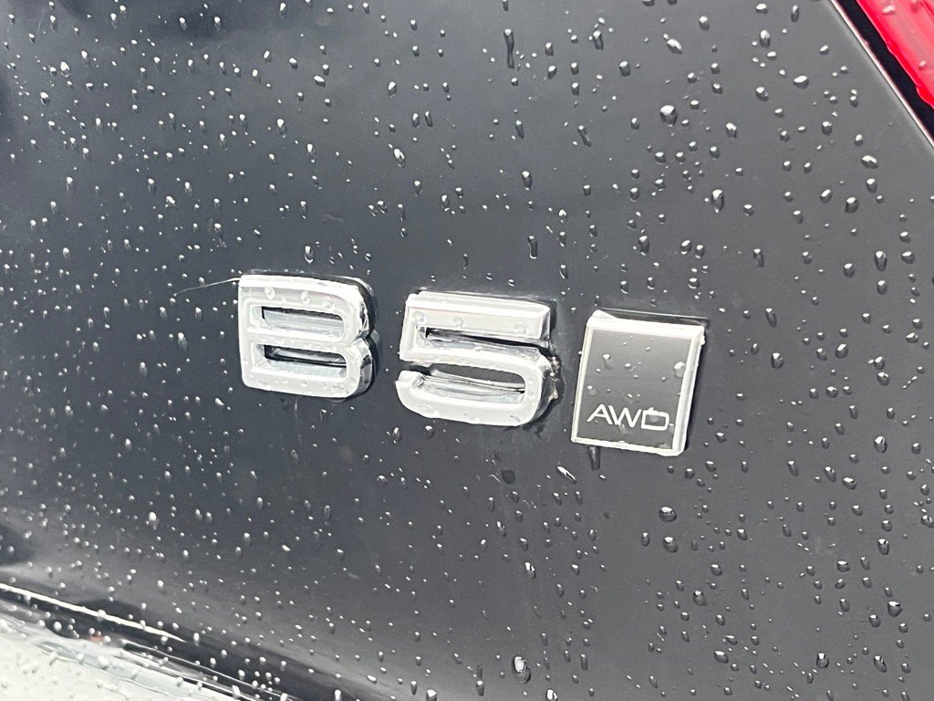 Used 2025 Volvo XC40 B5 Plus image 2