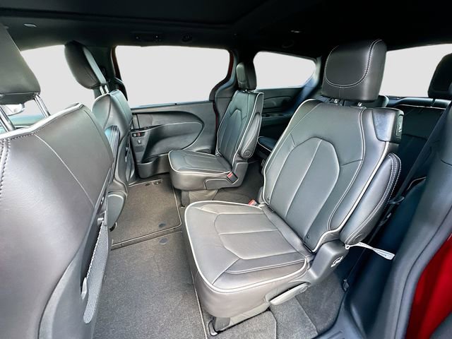 New 2026 Chrysler Pacifica Limited FWD image 17