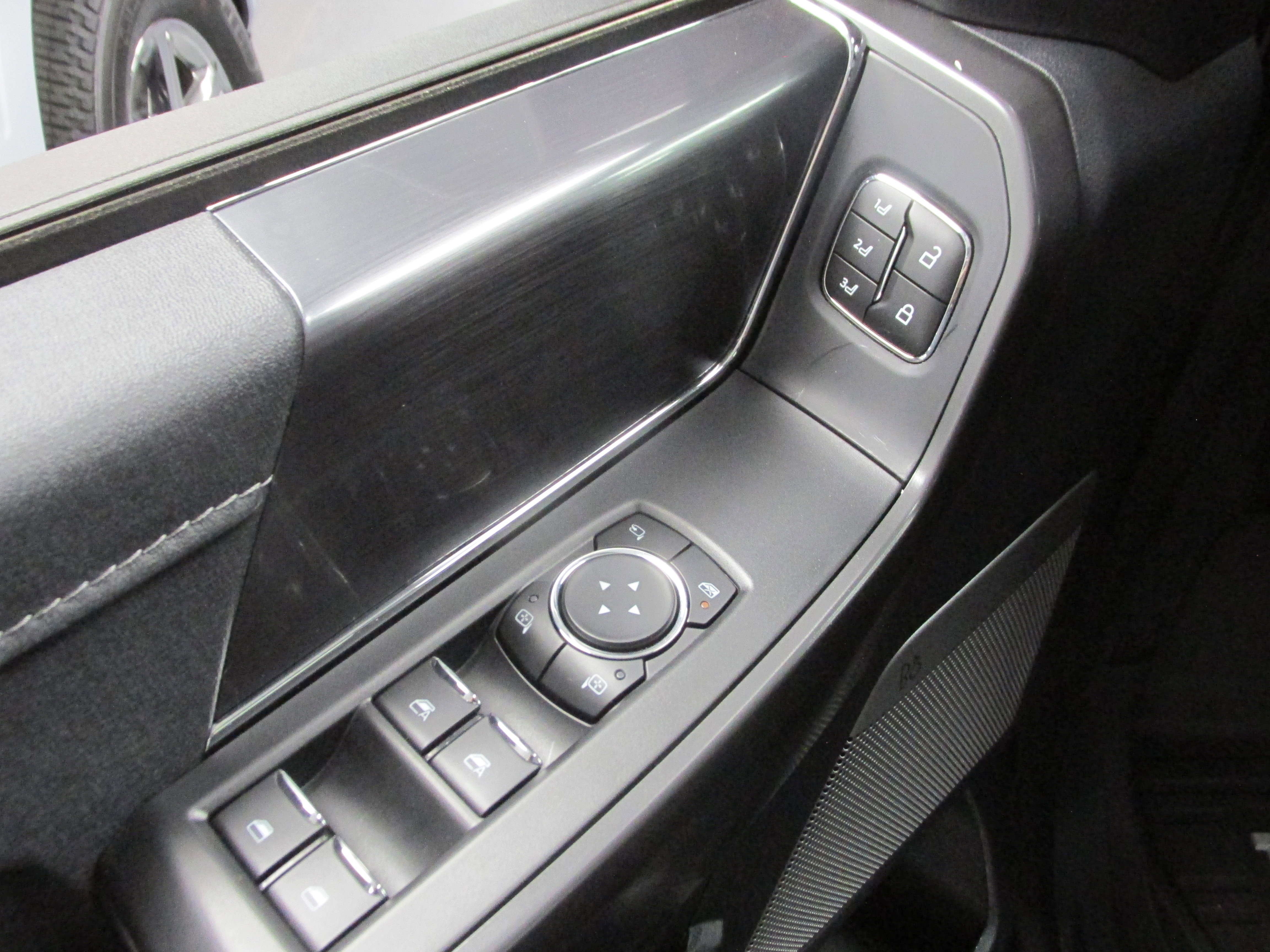 New 2025 Ford F150 Lariat w/ Equipment Group 501A Mid image 28