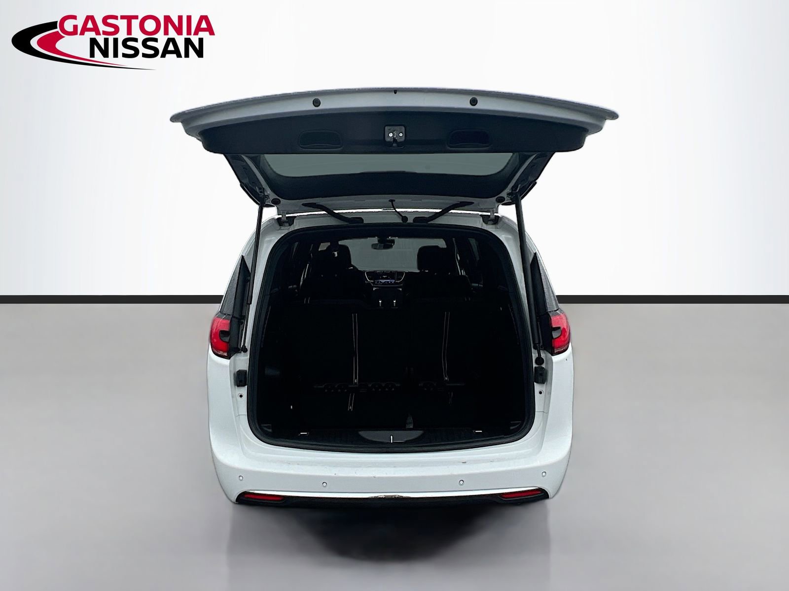 Used 2024 Chrysler Pacifica Touring image 34