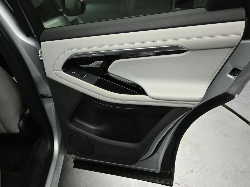 Used 2020 Land Rover Range Rover Evoque SE image 26