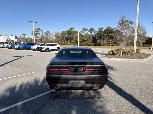 Used 2017 Dodge Challenger SXT image 4
