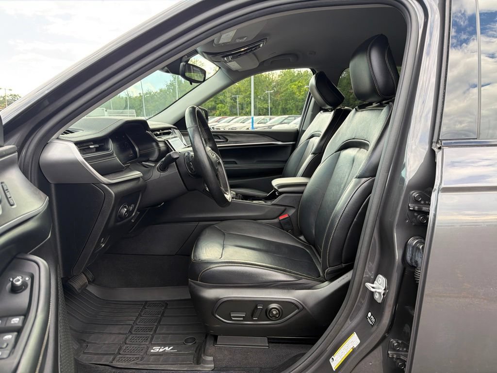 Used 2022 Jeep Grand Cherokee L Limited AWD/4WD image 30
