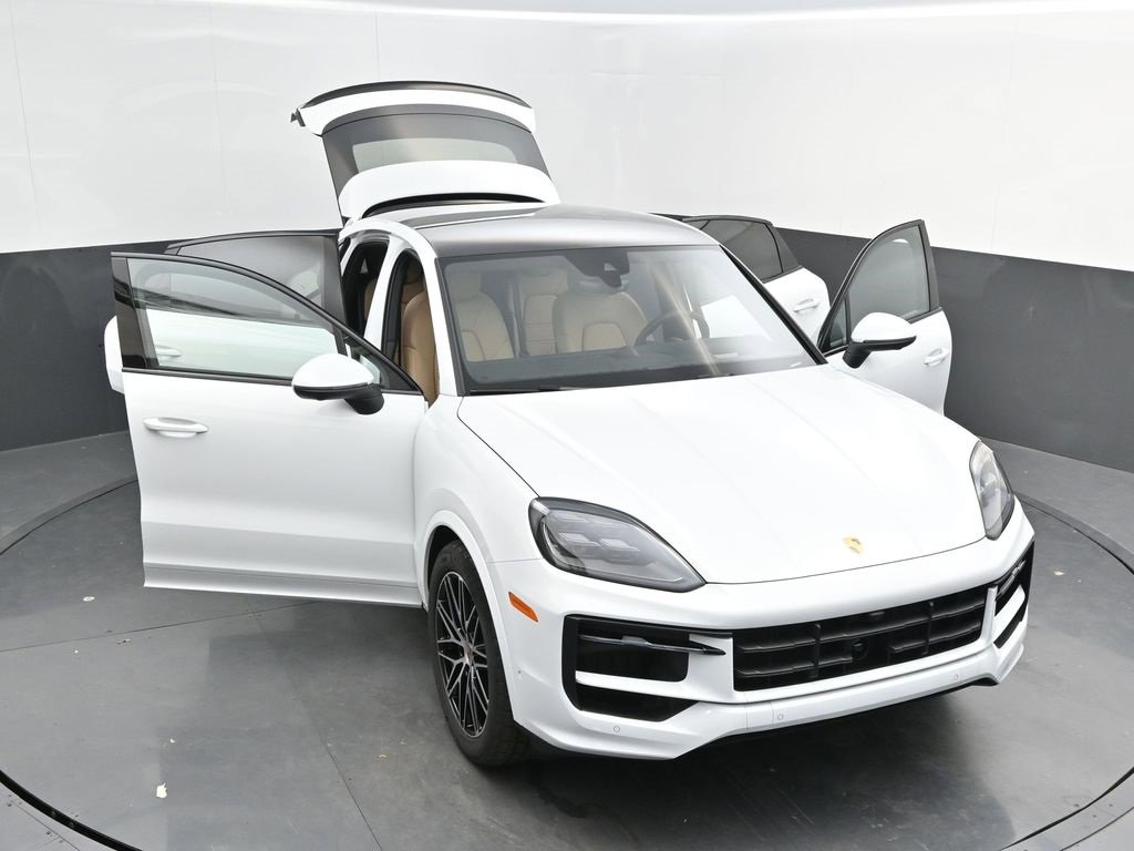 New 2025 Porsche Cayenne Coupe image 41