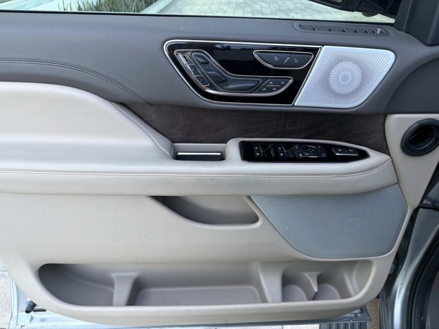 Used 2023 Lincoln Navigator Reserve RWD image 9
