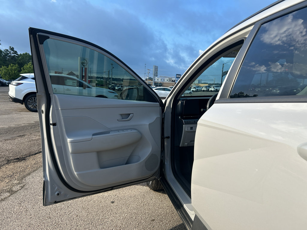 Used 2024 Hyundai Kona SEL w/ Convenience Package FWD image 17