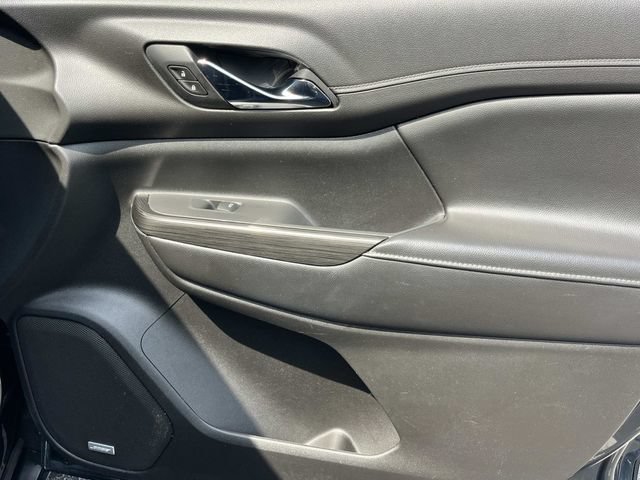 Used 2019 GMC Acadia SLT FWD image 28