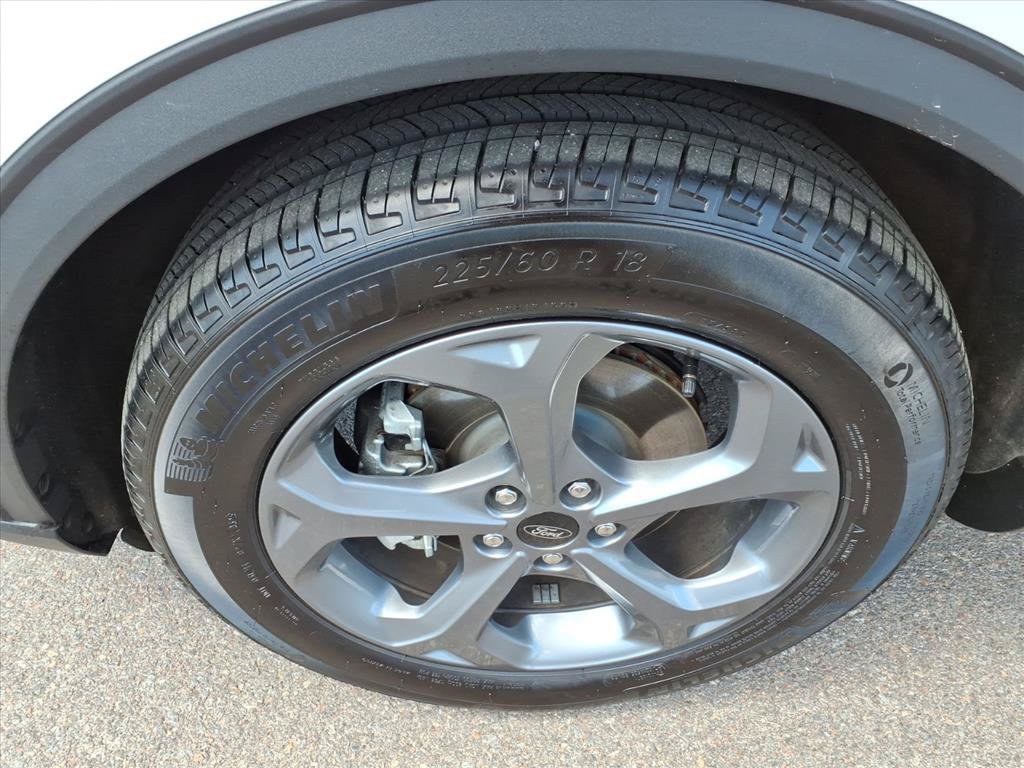 Used 2025 Ford Escape ST-Line w/ Equipment Group 301A FWD image 4