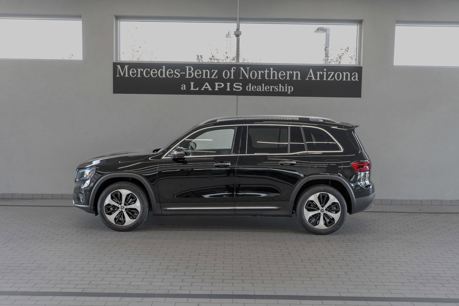 Used 2025 Mercedes-Benz GLB 250 GLB 250 image 2