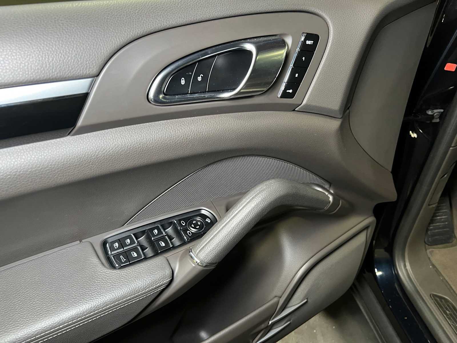 Used 2018 Porsche Cayenne AWD/4WD image 21