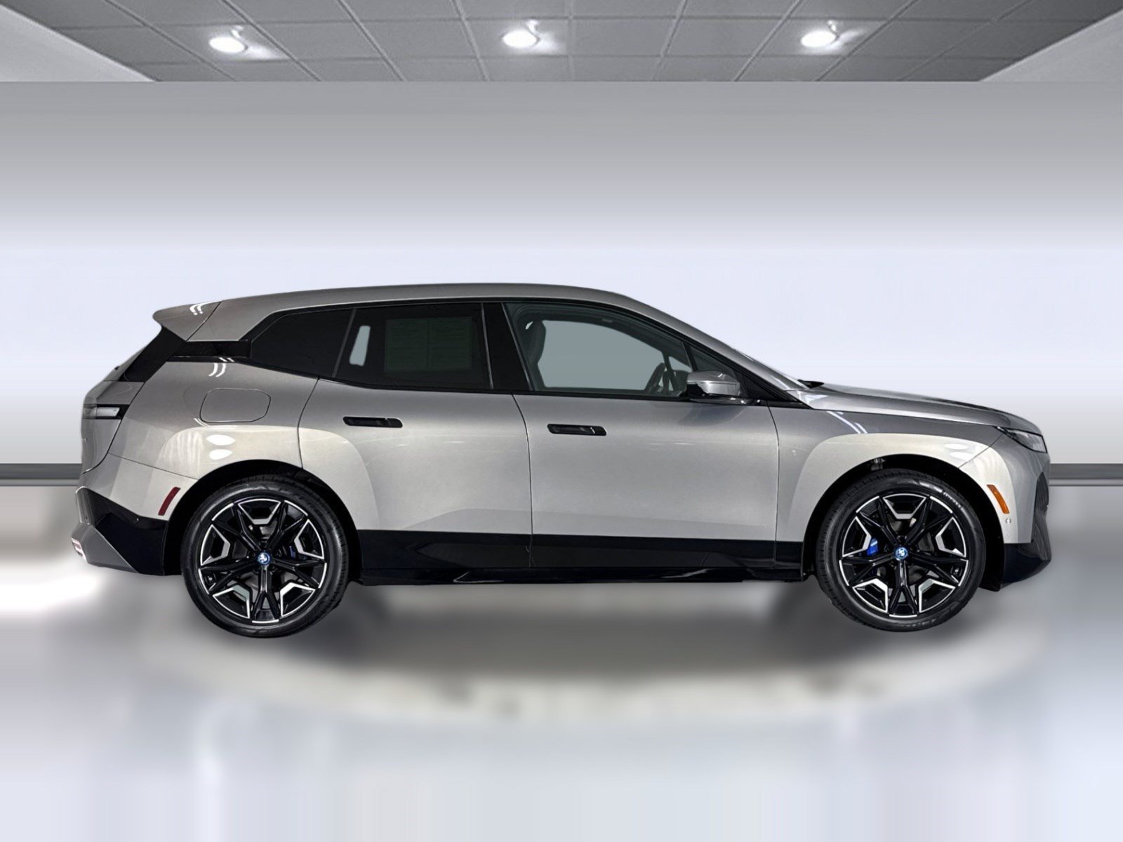 Used 2024 BMW iX xDrive50 w/ Sport Package AWD/4WD image 8