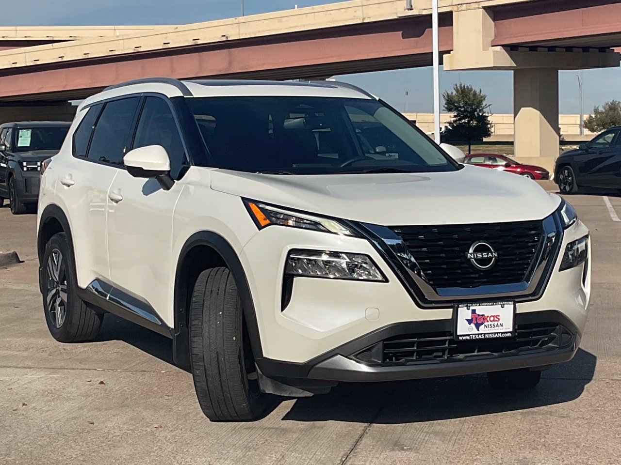 Used 2023 Nissan Rogue SL FWD image 3
