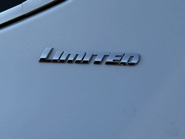 Used 2024 Toyota Tundra Limited AWD/4WD image 11