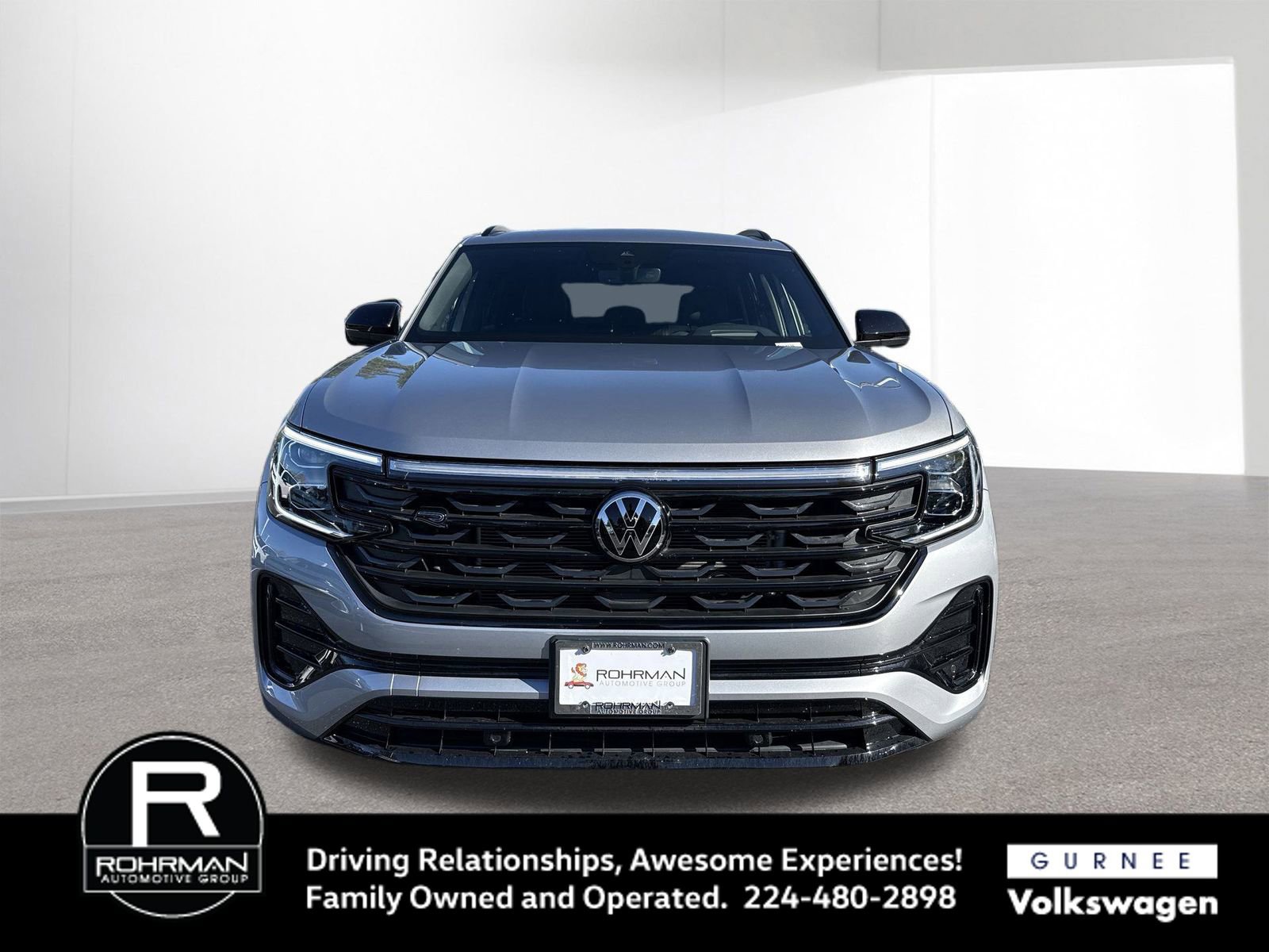 Used 2025 Volkswagen Atlas Cross Sport SEL R-Line image 3