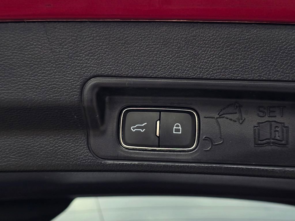 Used 2021 Ford Explorer XLT w/ Equipment Group 202A image 10