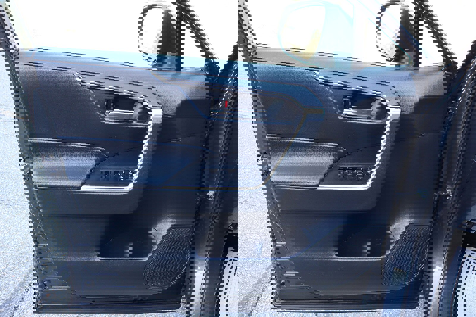 Used 2019 Toyota RAV4 XLE w/ Convenience Package AWD/4WD image 23